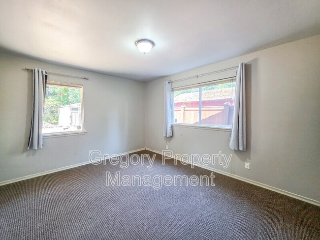 Building Photo - 17931 Fremont Ave N