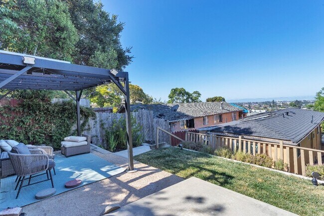 Building Photo - 9834 Lawlor St