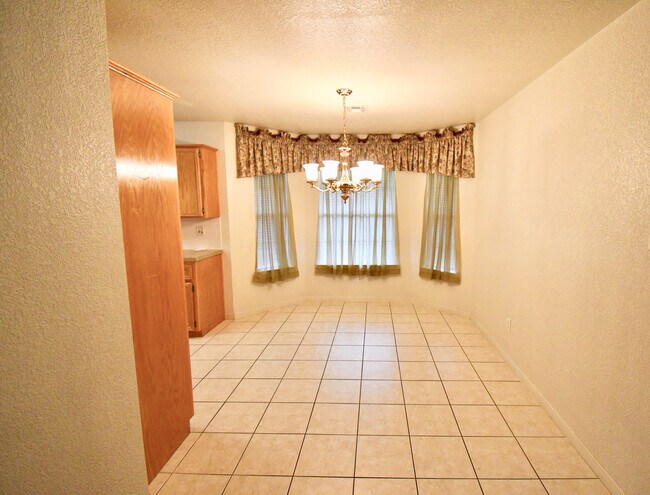 Building Photo - 5603 Golden Dr