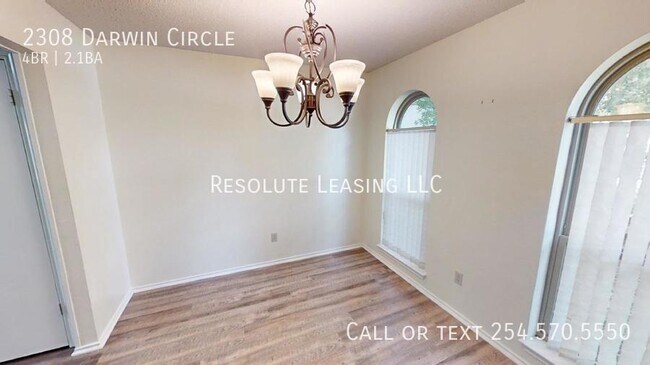 Building Photo - 2308 Darwin Cir