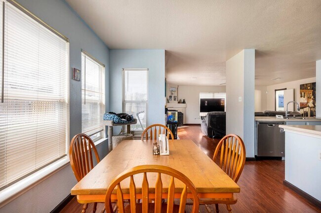 Building Photo - 1700 Balsam Way