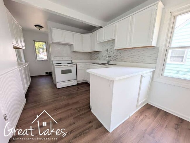 Building Photo - Stunning 2 Bedroom 2 Bathroom now available for rent