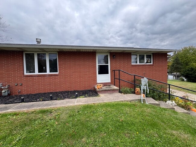 Building Photo - 2432 Montclair Ave