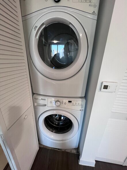 Building Photo - 1516 NW 1st Ave