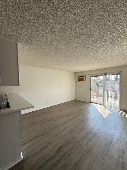 Building Photo - 509 N Berendo St