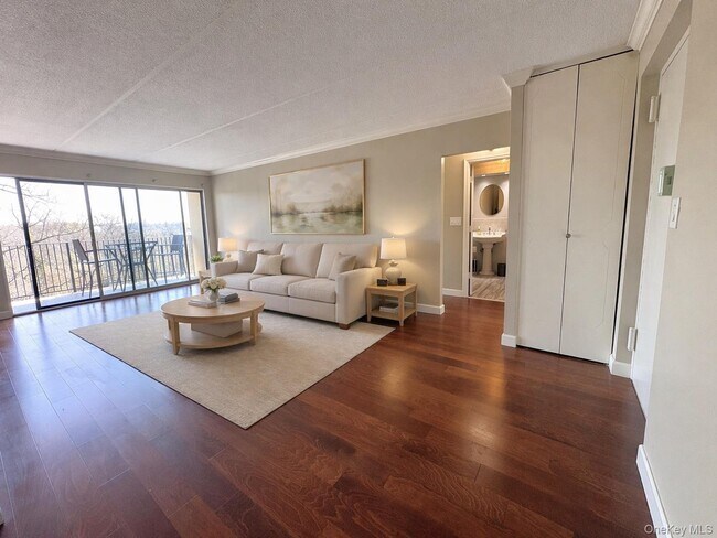 Building Photo - 128 Colonial Pkwy