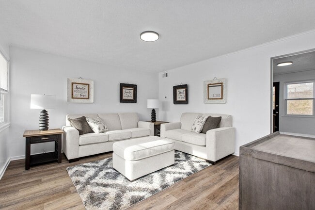 Primary Photo - Charming 2-bedroom, 1-bathroom townhouse l...