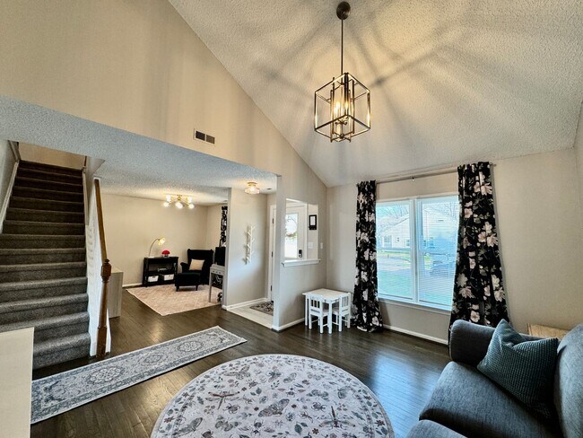 Building Photo - A Fabulous Home w/Water & Golf Course Views Available 05-04-26! Fenced Yard & Dog-Friendly!