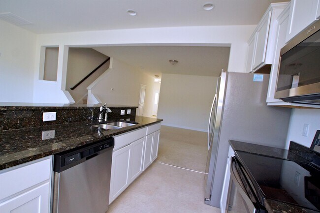 Building Photo - 135 Polaris Ave