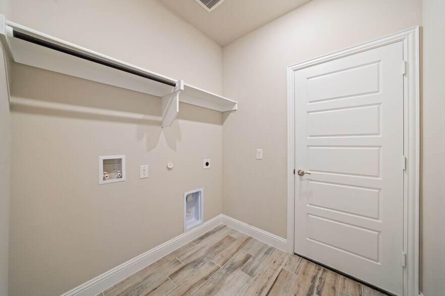 Building Photo - 612 Kyle Dr