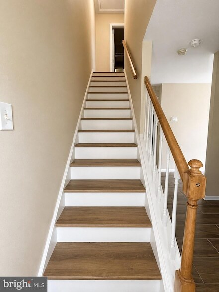Building Photo - 612 Mews Dr