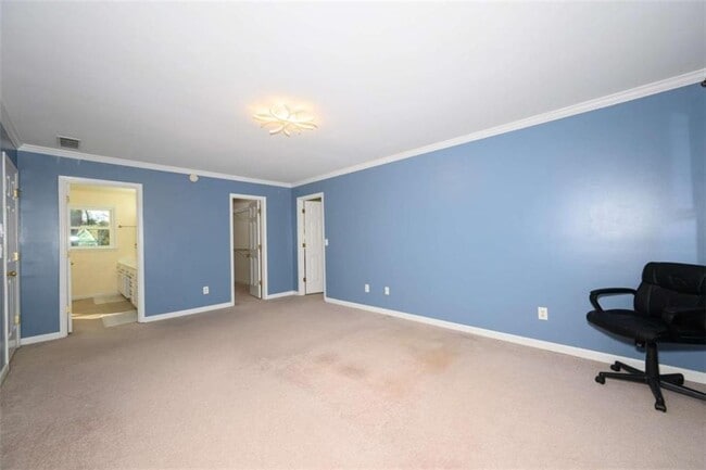 Building Photo - 151 Lakeside Dr NW