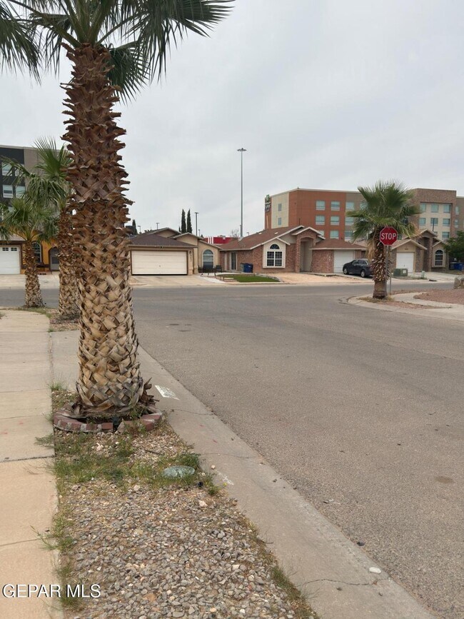 Building Photo - 12224 Tierra Maya Dr