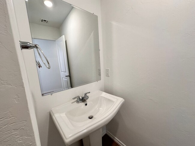 Building Photo - 3 Bed New Build Home