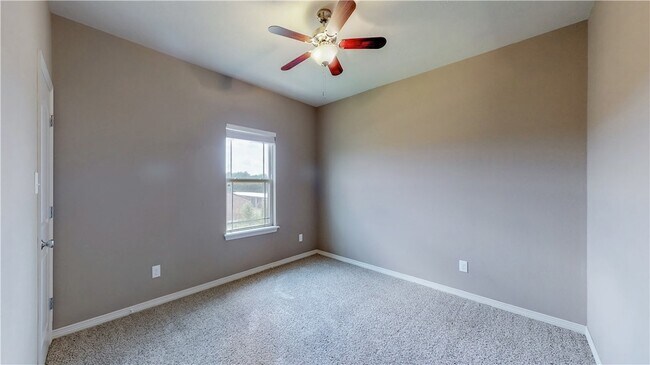 Building Photo - 2700 Horse Haven Ln