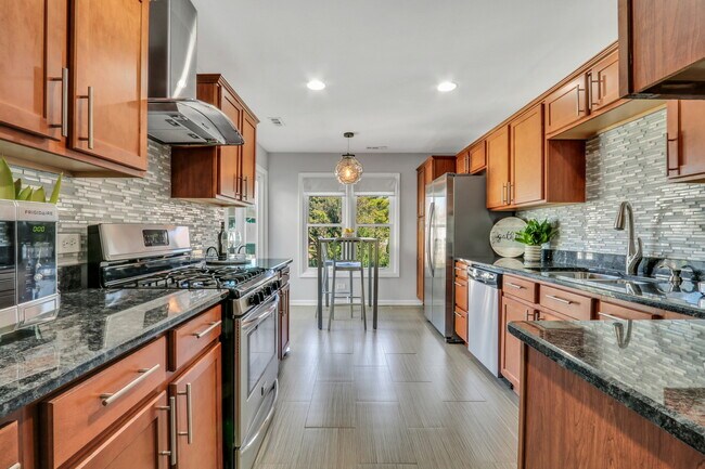 Building Photo - 215 Coventry Cir