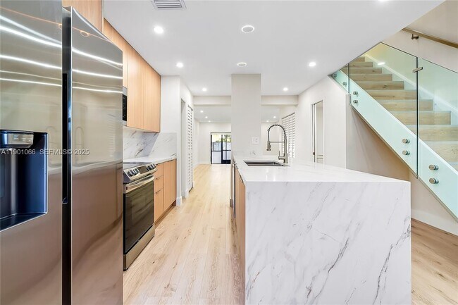 Building Photo - 11551 Royal Palm Blvd