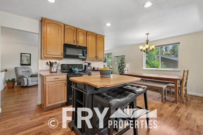 Building Photo - 6459 Brentwood St