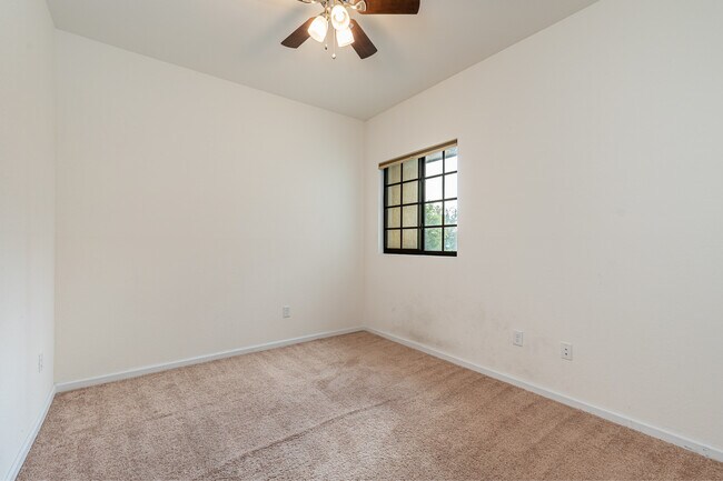 Building Photo - 4228 N Dixie Hwy