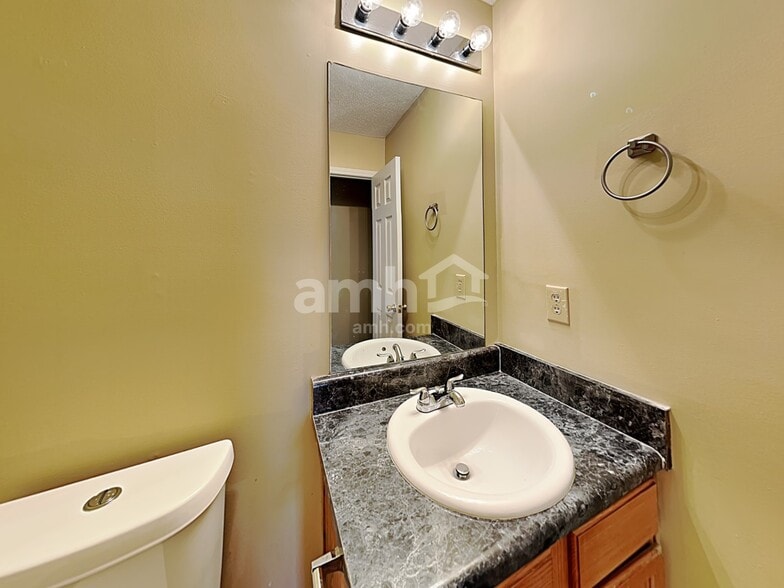 Building Photo - 1642 Village Place Cir NE