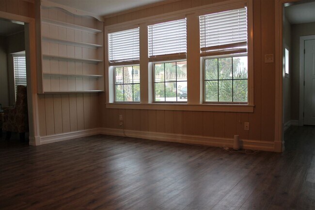 Building Photo - 46 Dolphin Dr