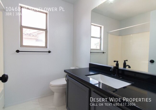 Building Photo - Amazing remodeled 3 bedroom, 2.5 bath hous...