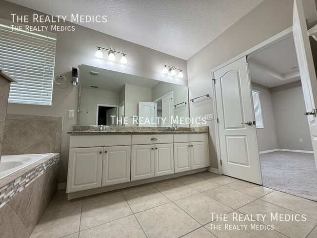 Building Photo - 5107 Appenine Loop W