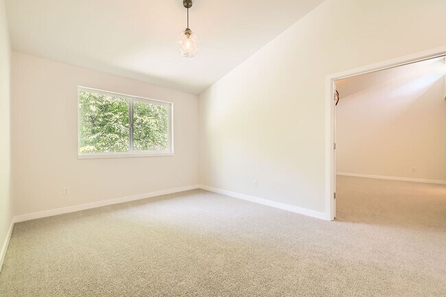 Building Photo - Newly Remodeled 3Bed/3Bath Home in the Hea...