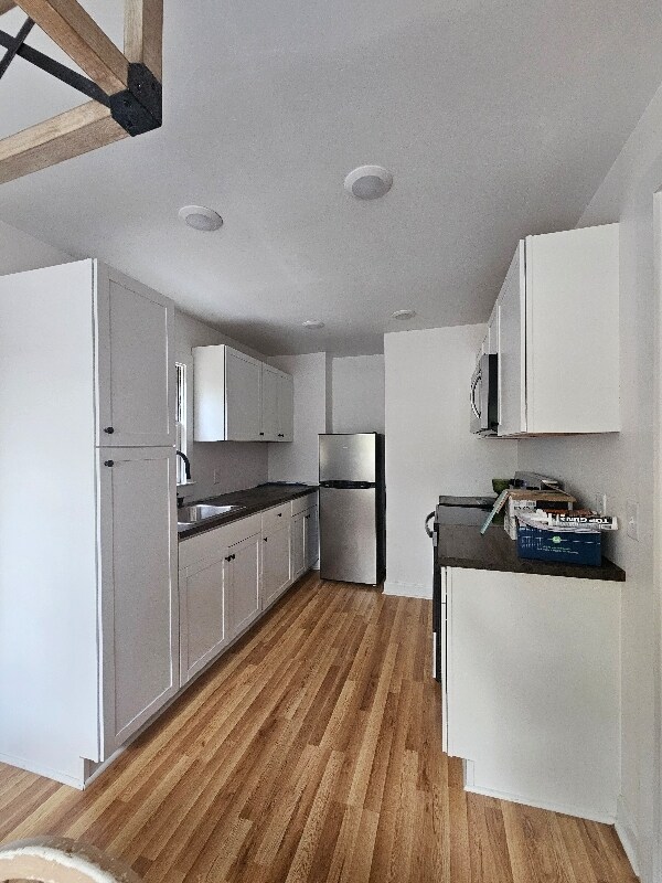 Building Photo - 300 N Fairview Ave