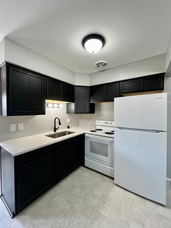 Building Photo - 4059 Longtin Ave