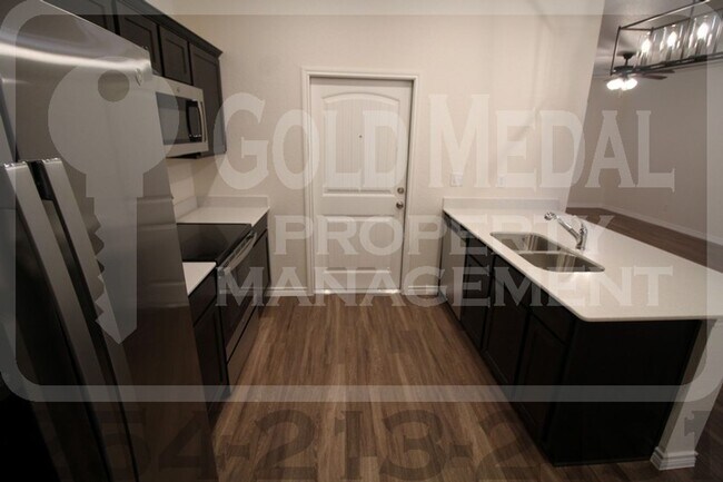 Building Photo - 5103-5105 Red Rose Crossing