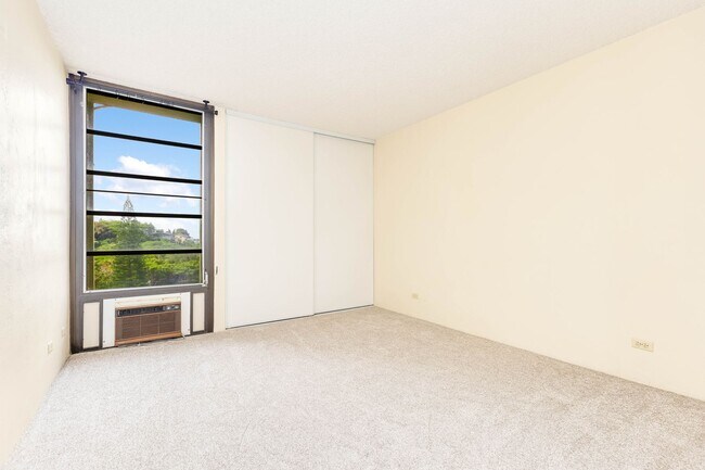 Building Photo - 2 bedroom 1 bath condo in Pearl 1 with 1 covered parking