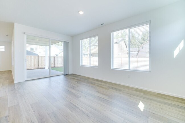 Building Photo - 6130 Crestner Dr SW