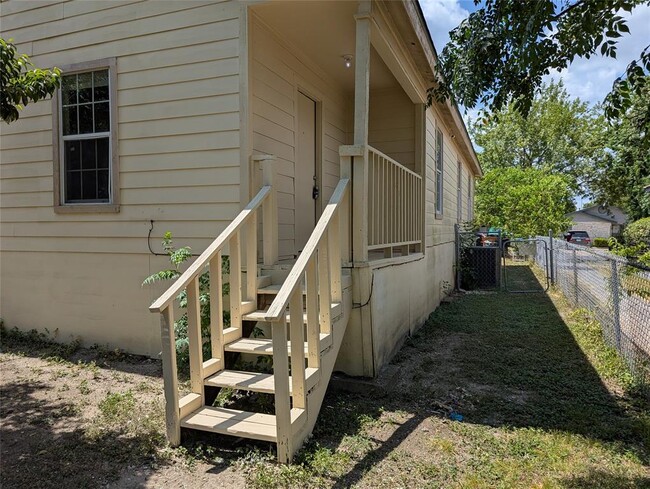Building Photo - 7103 Bethune Ave
