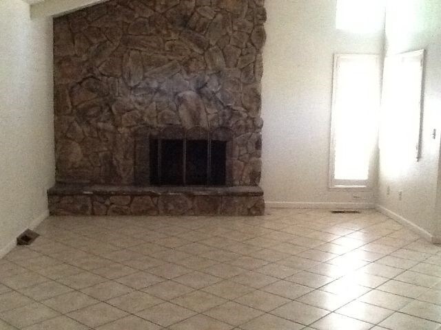 Building Photo - 400 Basswood Ln