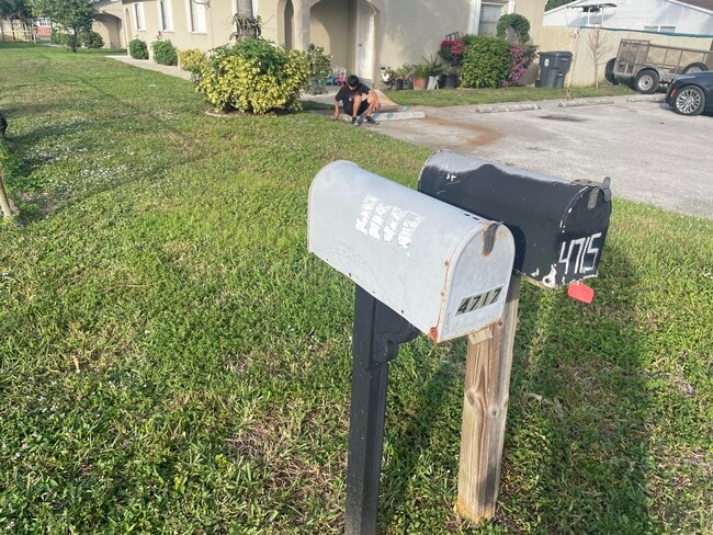 Building Photo - 4717 Carver St