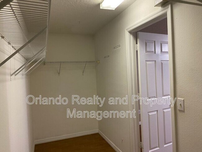 Building Photo - 831 Sterling Spring Rd