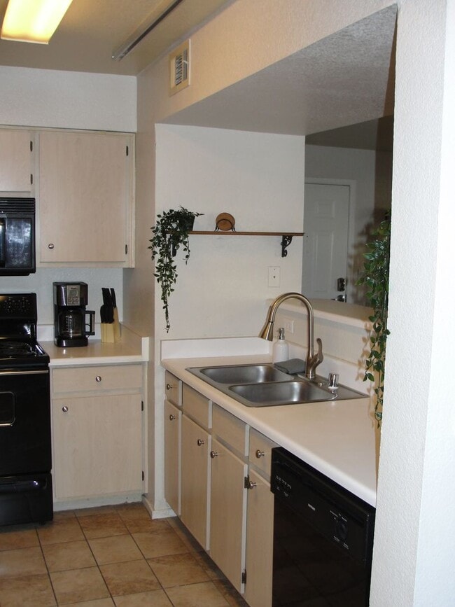 Building Photo - SUMMERLIN CONDO-FULLY FURNISHED, ALL UTILITIES INCLUDED!