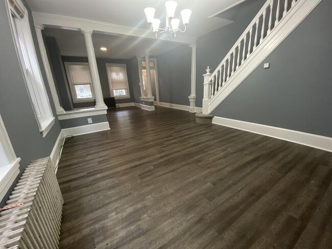 Building Photo - 220 E Marshall St