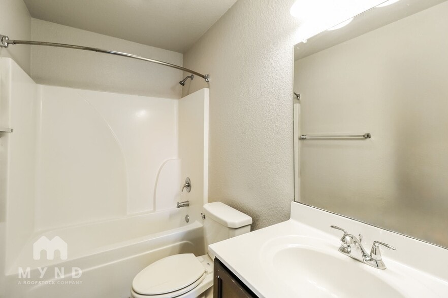 Building Photo - 17 Bristol Dr