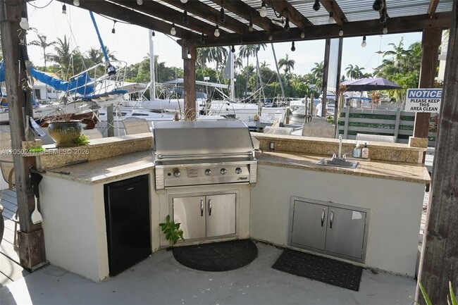 Building Photo - 317 Hendricks Isle