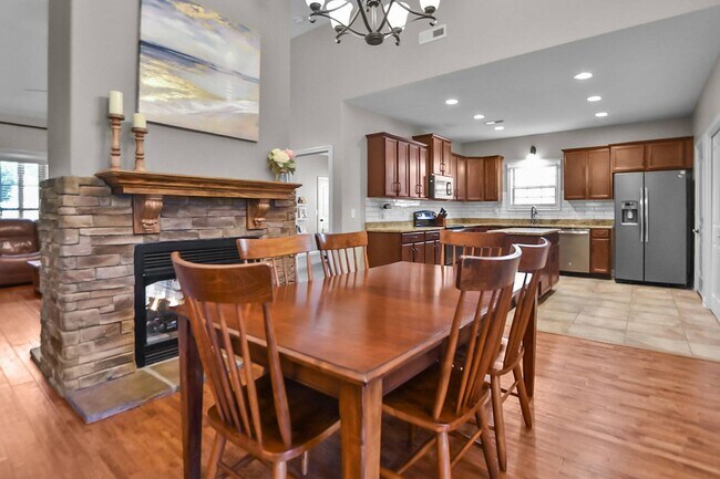 Building Photo - Pet Friendly Three Bedroom with Bonus!