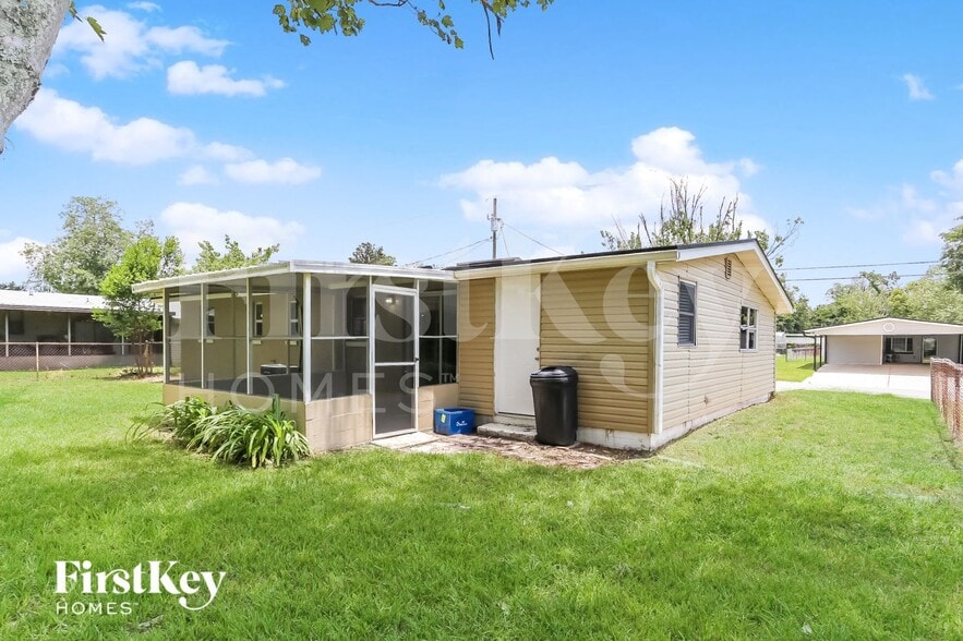 Building Photo - 447 W Clermont Dr