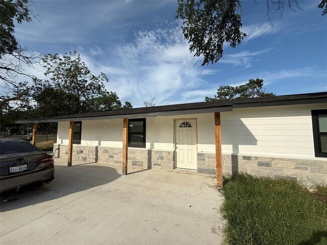 Building Photo - 800 Old Thorndale Rd