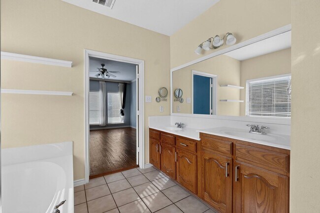 Building Photo - Spacious 4-Bedroom Home with Bonus Room and Large Backyard in Caruth Lake
