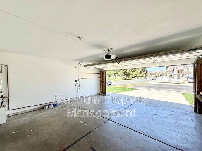 Building Photo - 27071 School Park Dr