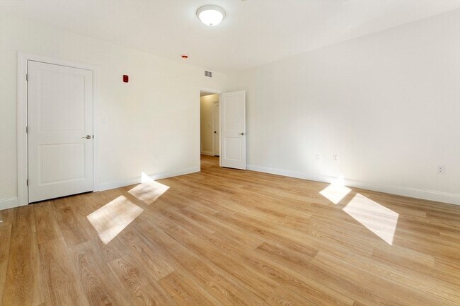 Building Photo - 27 Perrin St