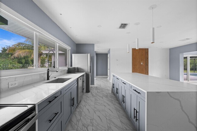 Building Photo - 5212 Santa Rosa Ct