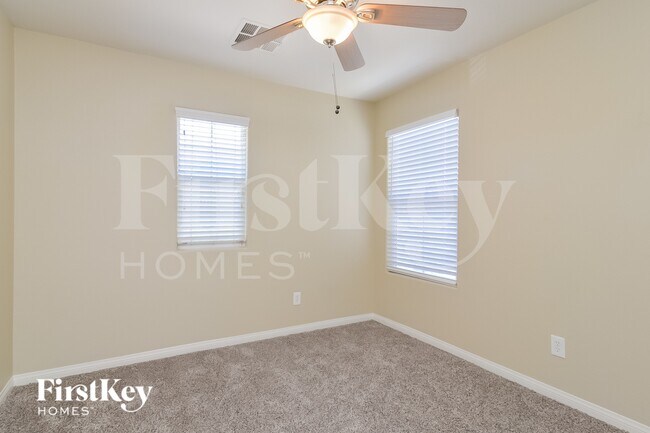 Building Photo - 10032 S Silver Cliff St