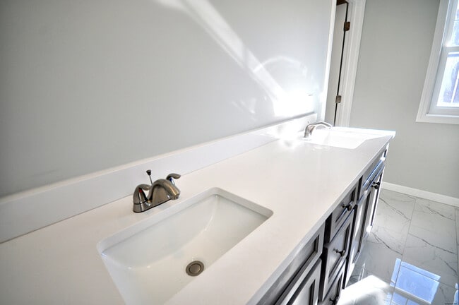 Building Photo - 309 Main St